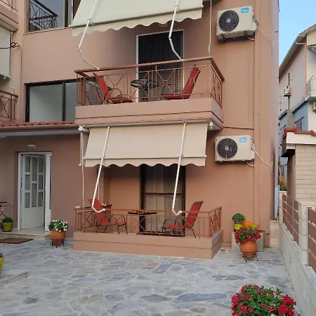 Nini's House 1 - 100m From Town Center Νυδρί