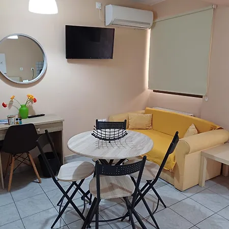 Nini's House 1 - 100m From Town Center Apartament